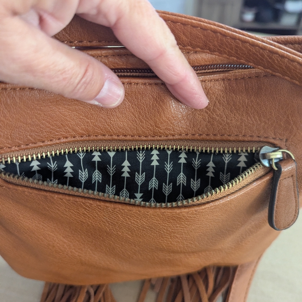 Antik Kraft Camel Brown Western Fringe Style Vegan Leather Crossbody Bag LikeNew - Picture 5 of 10